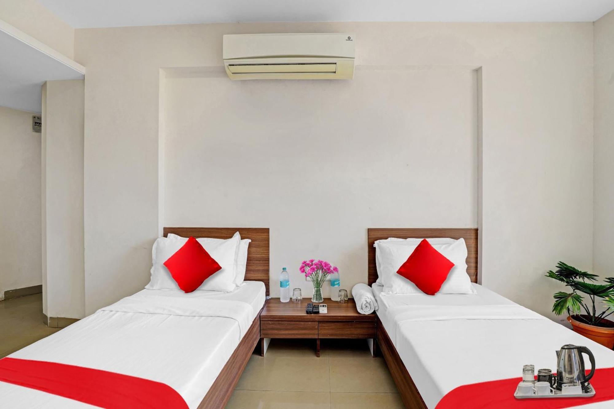 Oyo Flagship Hotel Residency Silvassa Eksteriør billede
